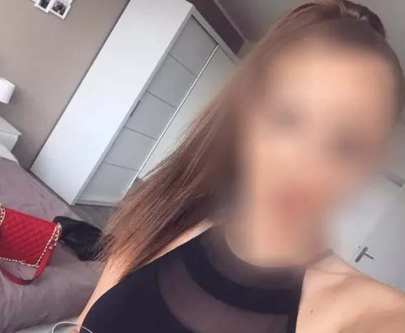 Büsra, 26