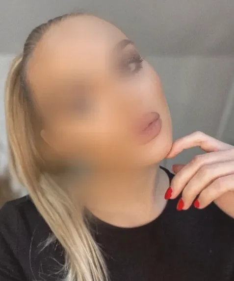 Christina, 31