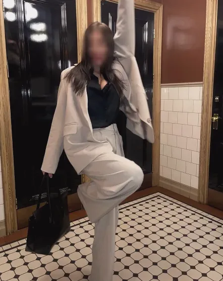 Julia, 29