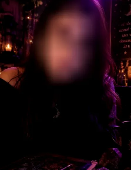 Lara, 33