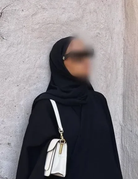 Larissa, 26