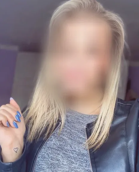 Leonie, 21