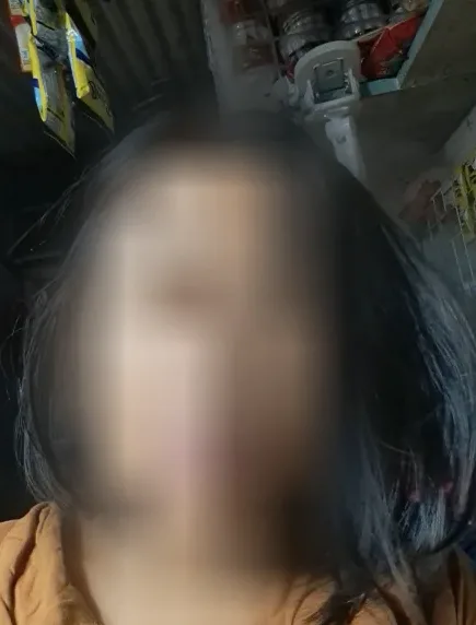 Mia, 32