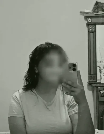Sandra, 22