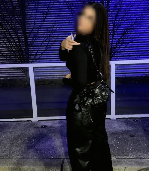 Viktoria, 19