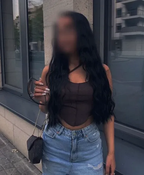 Yvonne, 19